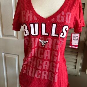 CHICAGO BULLS Women's Red V-Neck Top